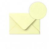 Norsunluunvärinen kirjekuori vasarakuviolla 65x94 mm